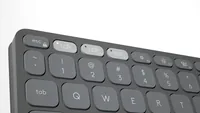 Logitech Tastatur Keys-To-Go 2 Apple Pale grey - Tastatur Typ: Mobile - Tastaturlayout: QWERTZ (CH) - Tastatur Features: Hotkeys - Medientasten - Easy Switch - Keyboard Tasten: Chiclet (Notebook) - Detailfarbe: Weiss - Grau - Ziffernblock: Nein