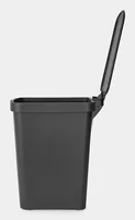 Brabantia Recyclingbehälter StepUp 25 l, Dunkelgrau - Material: Recycling Kunststoff - Fassungsvermögen: 25 l - Anzahl Behälter: 1 - Detailfarbe: Dunkelgrau - Form: Eckig