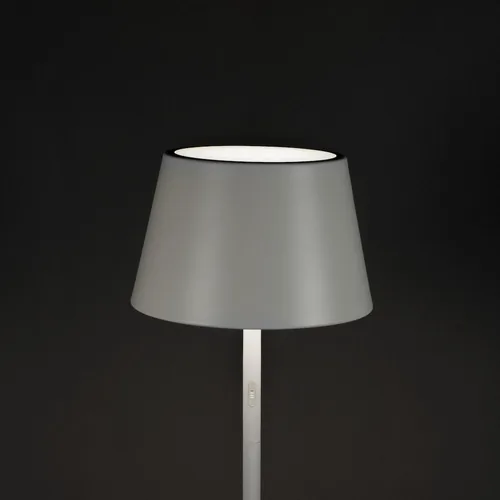 Konstsmide Stehleuchte Pomezia USB, Weiss - Betriebsart: Akkubetrieb - Lampensockel: LED fest verbaut - Smart Home: Nicht kompatibel - Farbtemperatur Kelvin: 2700 K - 3000 K - 4000 K - Anwendungsbereich: Outdoor - Gesamtleistung: 10 W