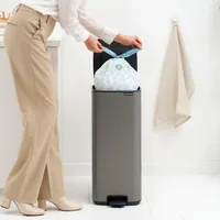 Brabantia Treteimer Bo 30 l, Platin - Fassungsvermögen: 30 l - Anzahl Behälter: 1 - Detailfarbe: Platin - Form: Eckig - Material: Stahl