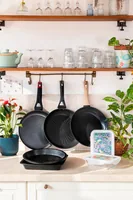 Pyrex Bratpfanne Optima+ Ø 20 cm - Material: Aluminium - Pfannentyp: Bratpfanne - Kompatible Kochfelder: Glaskeramik - Feuer - Gas - Halogen - Induktion - Elektro - Antihaftbeschichtung: Ja - Detailfarbe: Schwarz - Set: Nein