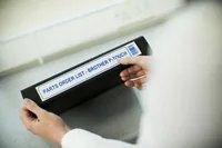 Schriftbandkassette Brother 36mmx8m weißblau TZE263