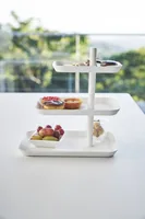 Yamazaki Etagere Tower 3-stufig, Weiss - Produkttyp: Etagere - Materialtyp: Metall - Material: Metall - Detailfarbe: Weiss - Anzahl Etagen: 3 × - Stapelbar: Nein
