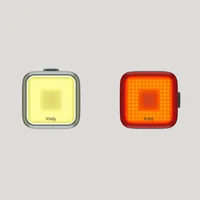 knog. Velolampe Blinder Square Twinpack Lichtset - Betriebsart: Akkubetrieb - Lichtfarbe: Rot - Montageart: Gummizug - Leuchten Kategorie: Rücklicht - Vorderlicht - Leuchtmittel: LED - Lichtstärke: 200 lm