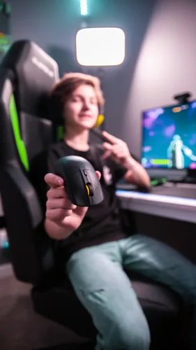 Steel Series Gaming-Maus Rival 3 Wireless - Maus Features: Umschaltbare DPI-Auflösung - RGB-Beleuchtung - Daumentaste - Beleuchtung - Scrollrad - Bedienungsseite: Rechtshänder - Detailfarbe: Schwarz - Gewicht: 106 g - Verbindungsart: Kabellos - Schnittste