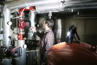 Brennenstuhl Akku Scheinwerfer LED 30 W inkl. Bluetooth Lautsprecher - Betriebsart: Akkubetrieb - Dimmbar: dimmbar - Anwendungsbereich: Outdoor - Werkstatt - Indoor - Bau - Lichtfarbe: Kaltweiss/Tageslichtweiss (KW) - Zusätzliche Ausstattung: Lautsprecher