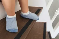 Abus Anti-Rutschband Zoe 2.4 x 400 cm - Packungsgrösse: 1 Stück - Detailfarbe: Anthrazit - BPA-frei: Ja - Sicherungstyp: Rutschsicherung