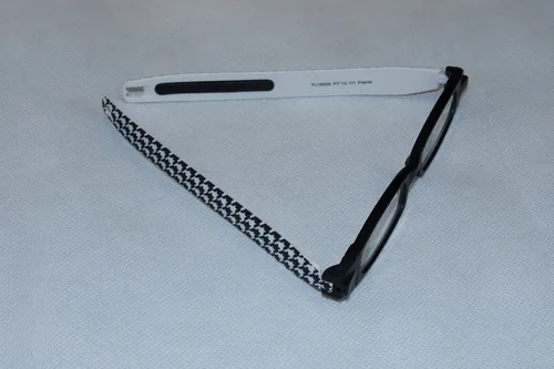 Figoline Lesebrille Pepita +1,5 - Grössensystem: EU - Brillenglasfarbe: Klar - Zielgruppe: Unisex - Sehstärke: +1 -5 - Brillenform: Rechteckig - Kopfbreite: Normal