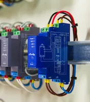 Shelly Pro Dimmer 0 1-10 V PM - Detailfarbe: Grün - Produkttyp: Dimmaktor - Protokoll: Bluetooth - WLAN - LAN - Systemkommunikation: Wired - Wireless - System-Kompatibilität: Google Assistant - Samsung Smart Things - Amazon Alexa