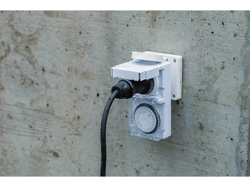 Max Hauri Zeitschaltuhr IP55 24 h Mechanisch - Montage: Zwischenstecker - Kürzeste Schaltzeit: 15 min - Anwendungsbereich: Outdoor - Indoor - Anzahl Schaltpunkte: 24 - Funktionsweise Zeitschaltuhr: Mechanisch - Funktionen: Dauerbetrieb Ein/Aus