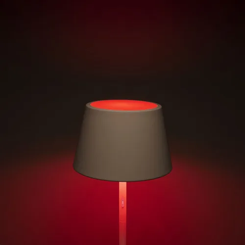 Konstsmide Stehleuchte Pomezia USB, Weiss - Betriebsart: Akkubetrieb - Lampensockel: LED fest verbaut - Smart Home: Nicht kompatibel - Farbtemperatur Kelvin: 2700 K - 3000 K - 4000 K - Anwendungsbereich: Outdoor - Gesamtleistung: 10 W
