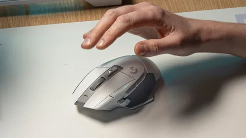 Logitech Gaming-Maus G502 X Lightspeed Weiss - Maus Features: Programmierbare DPI-Einstellung - Daumentaste - Programmierbare Tasten - Scrollrad - Integrierter Speicher - Bedienungsseite: Rechtshänder - Detailfarbe: Weiss - Gewicht: 102 g - Verbindungsart