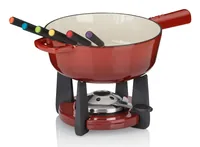 Kela Käsefondue-Set Calido 11 Teile, Rot - Anzahl Personen: 6 - Materialtyp: Metall - Material: Gusseisen - Betriebsart: Manueller Betrieb - Kompatible Kochfelder: Glaskeramik - Gas - Halogen - Induktion - Elektro - Detailfarbe: Rot