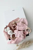 Oykami Baby Geschenkbox Rosa Palermo Hase - Material: Plüsch - Holz - Detailfarbe: Hellrosa - Rosa
