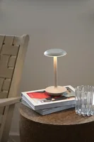 Markslöjd Akku-Tischleuchte Petit IP44 - Naturweiss - Dimmbar: dimmbar - Lichtfarbe: Warmweiss - Zusätzliche Ausstattung: Dimmer - Leuchtenfarbe: Weiss - Gesamtleistung: 2 W - Lampensockel: LED fest verbaut