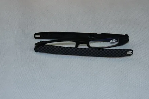 Figoline Lesebrille Carbon +3,0 - Grössensystem: EU - Brillenglasfarbe: Klar - Zielgruppe: Unisex - Sehstärke: +3 -0 - Brillenform: Rechteckig - Kopfbreite: Normal