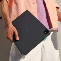 Logitech Tablet Tastatur Cover Flip Folio iPad Pro & Air13 - Verbindungsmöglichkeiten: Bluetooth - Tastaturlayout: QWERTZ (CH) - Kompatible Hersteller: Apple - Bildschirmdiagonale: 11 - Detailfarbe: Graphit - Tablet Kompatibilität: iPad Pro 13 (M4/2024)