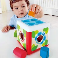 Hape Sortierspiel Sortierbox Gartenhütte - Altersempfehlung ab: 12 Monaten - Eigenschaften: Keine Eigenschaft - Material: Kunststoff - Holz - Detailfarbe: Mehrfarbig