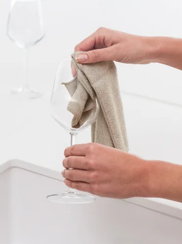 Brabantia Mikrofaser Geschirrhandtuch 2 Stück, Beige - Einsatzgebiet: Geschirr - Material: Mikrofaser - Parfümiert: Nein - Tuchart: Mikrofaser-Reinigungstuch - Anwendung Reinigungstuecher: Feucht - und Trockentuch - Detailfarbe: Beige