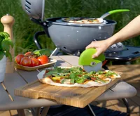 Outdoorchef Pizzaschneider Grün - Produkttyp: Pizzaschneider  - Klingenmaterial: Edelstahl - Detailfarbe: Grün - Griffmaterial: Kunststoff