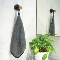 spirella Handtuchhaken Iana Schwarz & Bambus - Art: Haken - Klebehaftung: Selbstklebend - Maximale Tragkraft: 1 kg - Detailfarbe: Schwarz matt - Material: Bambus - Stahl - Widerstandsfähigkeit: Keine Angabe