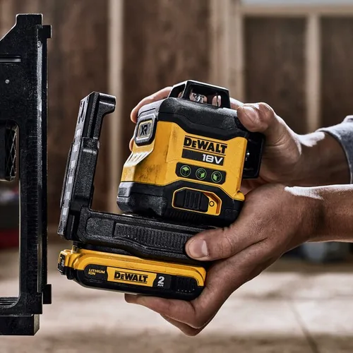 DEWALT Akku-Linienlaser 18 V, 3x 360 °, 40 m - Produktkategorie: Linienlaser - Schnittstellen: Keine - Reichweite: 40 m - Messgenauigkeit: 3 mm