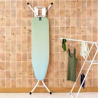 Brabantia Bügeltisch A 110 x 30 cm, Grün/Blau - Bügelbrettbezug: Baumwolle (CO) - Ausstattung: Dampfstationsablage - Kindersicherung - Höhenverstellbar: Ja - Breite: 46.2 cm - Detailfarbe: Blau - Grün - Länge: 7 cm