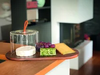 Philippi Käseglocke Walnuss 40 x 21 x 12 cm - Anwendungszweck: Hartkäse - Materialtyp: Glas - Set: Ja