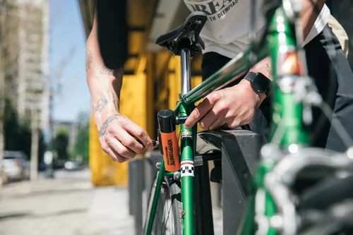 Kryptonite Veloschloss Evolution Mini-5 - Schlossart: Bügelschloss - Länge: 140 mm - Schliesssystem: Schlüssel - Sportart: Velo - Farbe: Orange - Schwarz