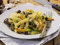 Dr.Schär Teigwaren Fusilli glutenfrei 400 g - Produkttyp: Fusilli - Nährwertangabe pro: 100 g - Energiegehalt (in kj): 1513 KJ - Energiegehalt (in kcal): 357 Kcal - Fett: 1.9 g - Gesättigte Fettsäuren: 0.4 g