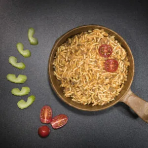 Tactical Foodpack Hauptgericht Beef Spaghetti Bolognese - Produkttyp: Nudelgerichte - Nährwertangabe pro: 1 Stück - Energiegehalt (in kj): 2129 KJ - Energiegehalt (in kcal): 507 Kcal - Fett: 17 g - Gesättigte Fettsäuren: 4.7 g