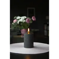 Star Trading LED-Kerze Pillar Flamme Ø 7.5 x 15 cm, Schwarz - Betriebsart: Batteriebetrieb - Fernbedienung: Nein - Aussenanwendung: Nein - Höhe: 15 cm - Timerfunktion: Ja - Set: Nein