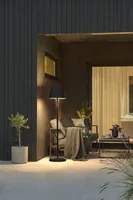 Konstsmide Stehleuchte Pomezia USB, Weiss - Betriebsart: Akkubetrieb - Lampensockel: LED fest verbaut - Smart Home: Nicht kompatibel - Farbtemperatur Kelvin: 2700 K - 3000 K - 4000 K - Anwendungsbereich: Outdoor - Gesamtleistung: 10 W