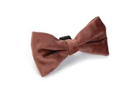 Designed by Lotte Velvet Fliege Zaza 9 cm, Dunkelrosa - Detailfarbe: Dunkelrosa - Eigenschaften: Mit Klettverschluss - Weich und kuschelig - Halsumfang: Wird nicht benötigt (Keine) - Material: Samt - Produkttyp: Sonstiges - Tierart: Hund