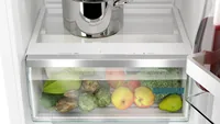 Siemens Einbaukühlschrank KI21RADD1Y Links/Wechselbar - Energieeffizienzklasse: D - Bauart: Einbaugerät - Einbaunormen: CH 55 - Nutzinhalt Kühlen: 136 l - Nutzinhalt Gefrieren: 0 l - Breite: 55.8 cm