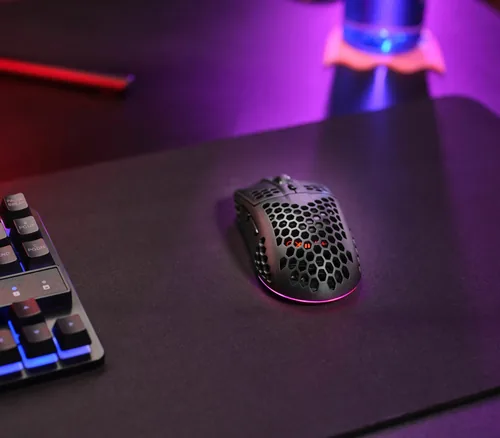 Trust Gaming-Maus GXT929 Helox Schwarz - Maus Features: Umschaltbare DPI-Auflösung - Daumentaste - Beleuchtung - Scrollrad - Bedienungsseite: Rechtshänder - Detailfarbe: Schwarz - Gewicht: 73 g - 75 g - Verbindungsart: Kabellos - Schnittstelle: USB-A