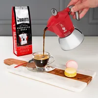 Bialetti Espressokocher New Moka Induktion 2 Tassen, Rot - Material: Aluminium - Edelstahl - Kompatible Kochfelder: Glaskeramik - Gas - Halogen - Induktion - Elektro - Detailfarbe: Rot - Anzahl Tassen: 2 × - Betriebsart: Manueller Betrieb