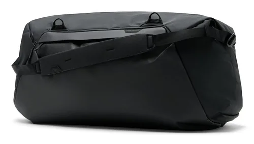 Peak Design Reise-Seesack 80 L Schwarz - Tragemöglichkeit: Handgriff - Schulterriemen - Detailfarbe: Schwarz - Zusatzfächer: Ja - Ausstattung: Handgriff - Reissverschluss - Zubehörfach - Anzahl Objektive: 0 - Bauform Kamera: Zubehör