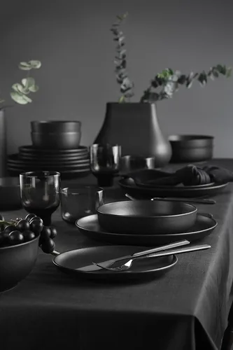 Hermia Geschirr-Set Schwarz - Material: Porzellan - Teller Typ: Speiseteller - Detailfarbe: Schwarz - Verpackungseinheit: 1 Stück - Form: Rund