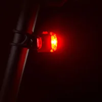 Lezyne Velolampe Femto USB C Drive Rear V2 - Betriebsart: Akkubetrieb - Lichtfarbe: Rot - Montageart: Gummizug - Leuchten Kategorie: Rücklicht - Lichtstärke: 15 lm - Set: Nein