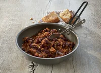 Trek 'N Eat Hauptgericht Chili con Carne - Produkttyp: Fleischgerichte - Nährwertangabe pro: 100 g - Energiegehalt (in kj): 1511 KJ - Energiegehalt (in kcal): 360 Kcal - Fett: 13.1 g - Gesättigte Fettsäuren: 2.8 g