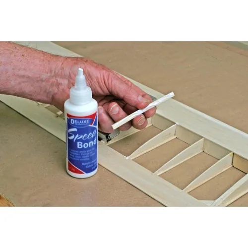 Deluxe Materials Modellbauklebstoff Speedbond 112 g - Eigenschaft: Kontaktkleber - Geeignete Oberflächen: Holz - Packungsgrösse: 1 Stück - Detailfarbe: Transparent - Art: Modellbauklebstoff