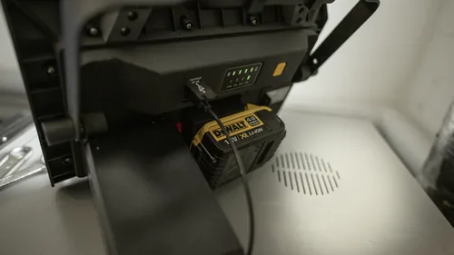 STEFFEN Akku Scheinwerfer Worklight 50 W - Betriebsart: Akkubetrieb - Dimmbar: dimmbar - Anwendungsbereich: Outdoor - Indoor - Lichtfarbe: Kaltweiss/Tageslichtweiss (KW) - Zusätzliche Ausstattung: Keine - Farbtemperatur Kelvin: 6500 K