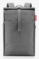 Reisenthel Freizeitrucksack Urban Rolltop Twist Silver - Volumen: 16 l - Rucksack Typ: Freizeit-Rucksack - Zielgruppe: Unisex - Eigenschaften: Aus recyceltem Material - Zertifikate: Keine Zertifizierung - Helm Fixierung: Nein