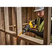 DEWALT. PIŁA SZABLASTA 18V DCS382N