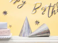 Partydeco Partyhüte holografisch Silber, 16 x 10 cm, 6 Stück - Packungsgrösse: 6 Stück - Produkttyp: Partyhüte - Material: Gummi - Papier - Folie - Detailfarbe: Silber - Motto: Universal