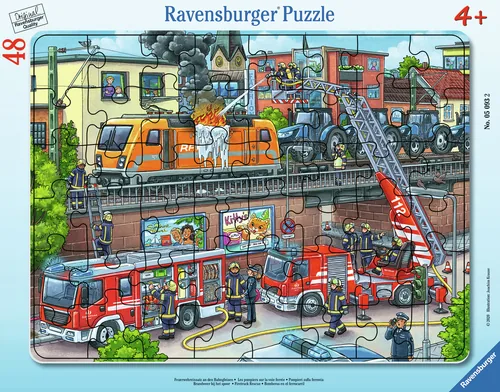 Ravensburger Puzzle Feuerwehreinsatz an den Bahngleisen 48 Teile - Motiv: Fahrzeuge - Altersempfehlung ab: 4 Jahren - Tiefe: 0.5 cm - Breite: 37.3 cm - Effekte: Grosse Puzzleteile - Nachhaltigkeit: FSC®