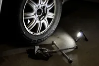 Nordride Handleuchte Flexi Light Deluxe 270 Lumen, IP20, mit Magnet - Leuchten Kategorie: Handleuchte - Anwendungsbereich: Inspektion - Werkstatt - Bau - Leuchtmittel mitgeliefert: Ja - Zusätzliche Ausstattung: Tragbar - Haken - Magnet - Ladeanzeige - Leu