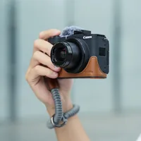 Smallrig Ledertaschen-Set für Canon PowerShot V1 Braun - Tragemöglichkeit: Handriemen - Detailfarbe: Braun - Zusatzfächer: Nein - Bauform Kamera: Digitalkamera - Kamerataschenart: Case