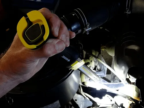 Nordride Handleuchte Line Light 1000 Lumen, IP65, mit Magnet - Leuchten Kategorie: Handleuchte - Anwendungsbereich: Inspektion - Outdoor - Werkstatt - Indoor - Bau - Leuchtmittel mitgeliefert: Ja - Zusätzliche Ausstattung: Haken - Magnet - Ladeanzeige - D